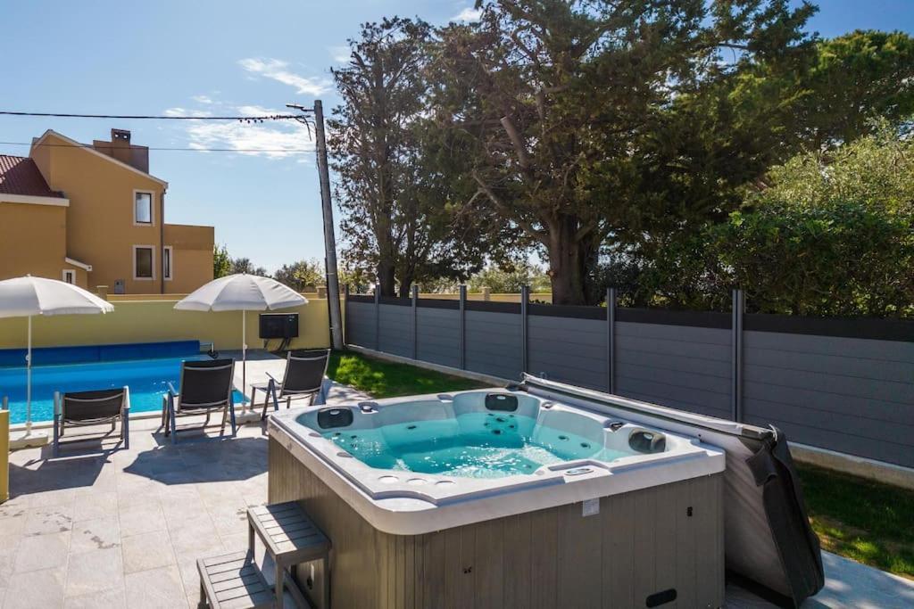 Villa Mattina, With Heated Pool And Jacuzzi Privlaka  Exterior photo