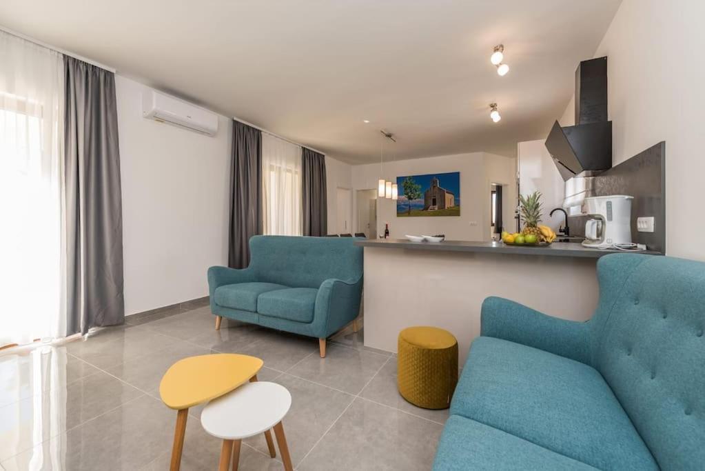 Villa Mattina, With Heated Pool And Jacuzzi Privlaka  Exterior photo