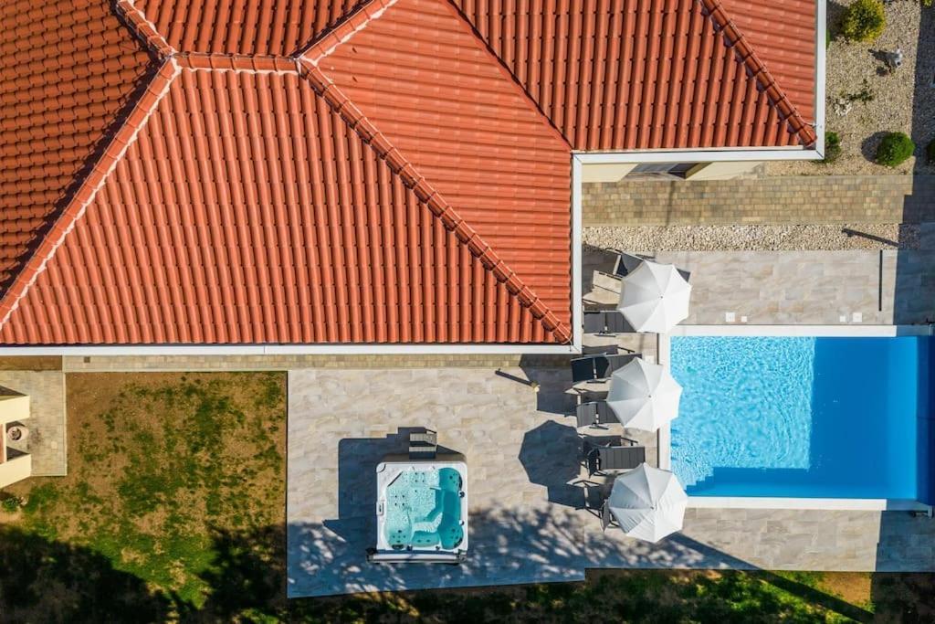 Villa Mattina, With Heated Pool And Jacuzzi Privlaka  Exterior photo