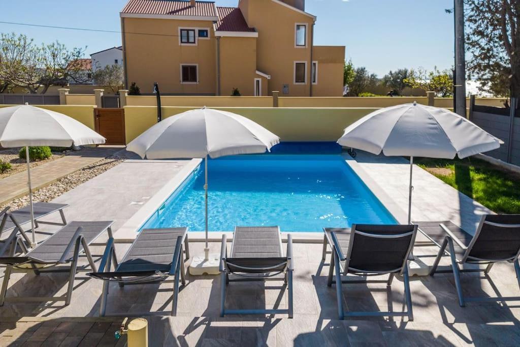 Villa Mattina, With Heated Pool And Jacuzzi Privlaka  Exterior photo