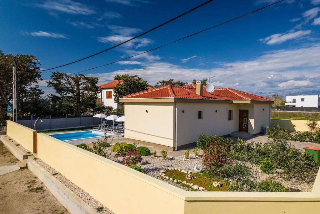 Villa Mattina, With Heated Pool And Jacuzzi Privlaka  Exterior photo