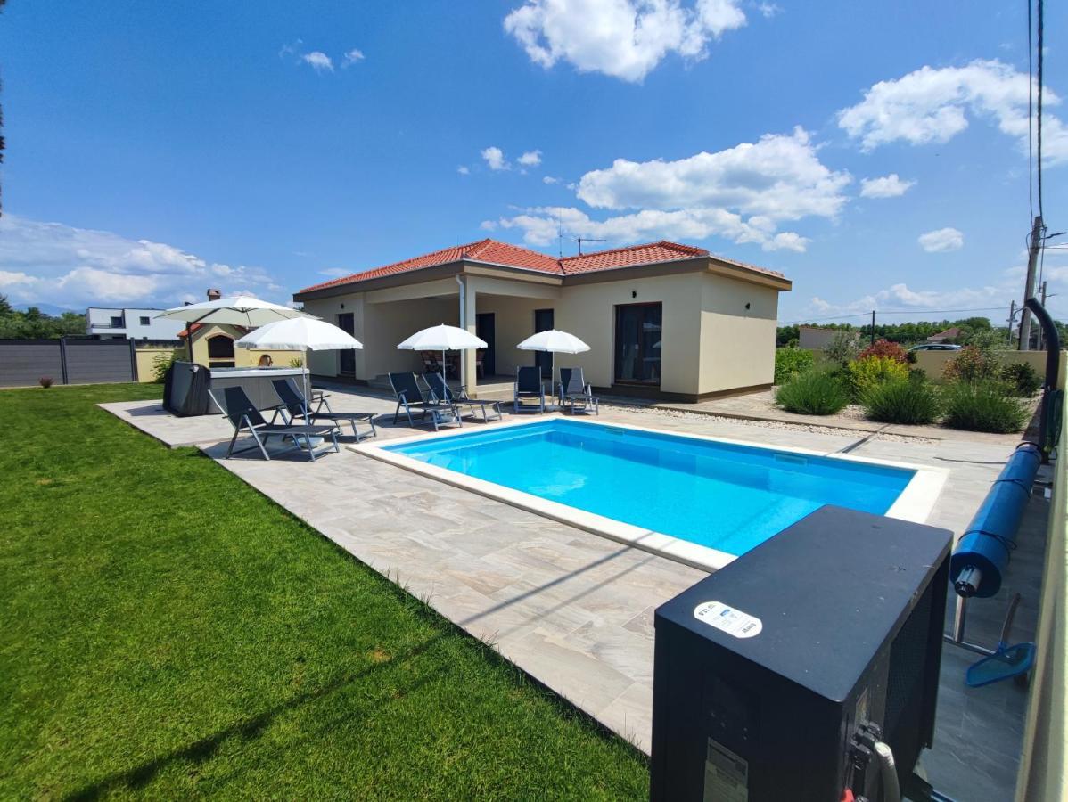 Villa Mattina, With Heated Pool And Jacuzzi Privlaka  Exterior photo